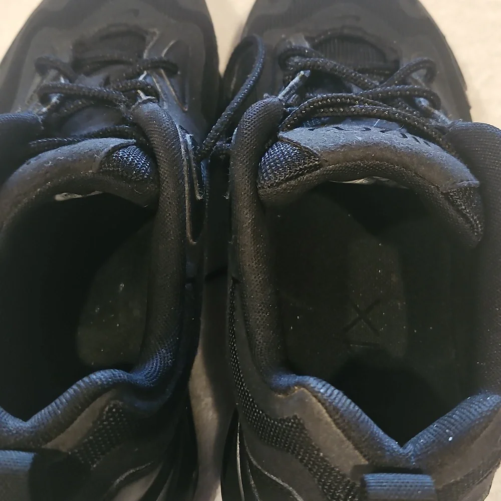 Nike  All-Black Sneakers - Picture 4 of 7